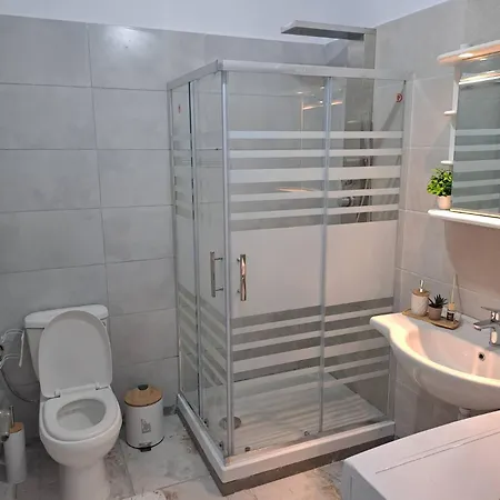 Sun And Salt Of Eleni * Πόρος